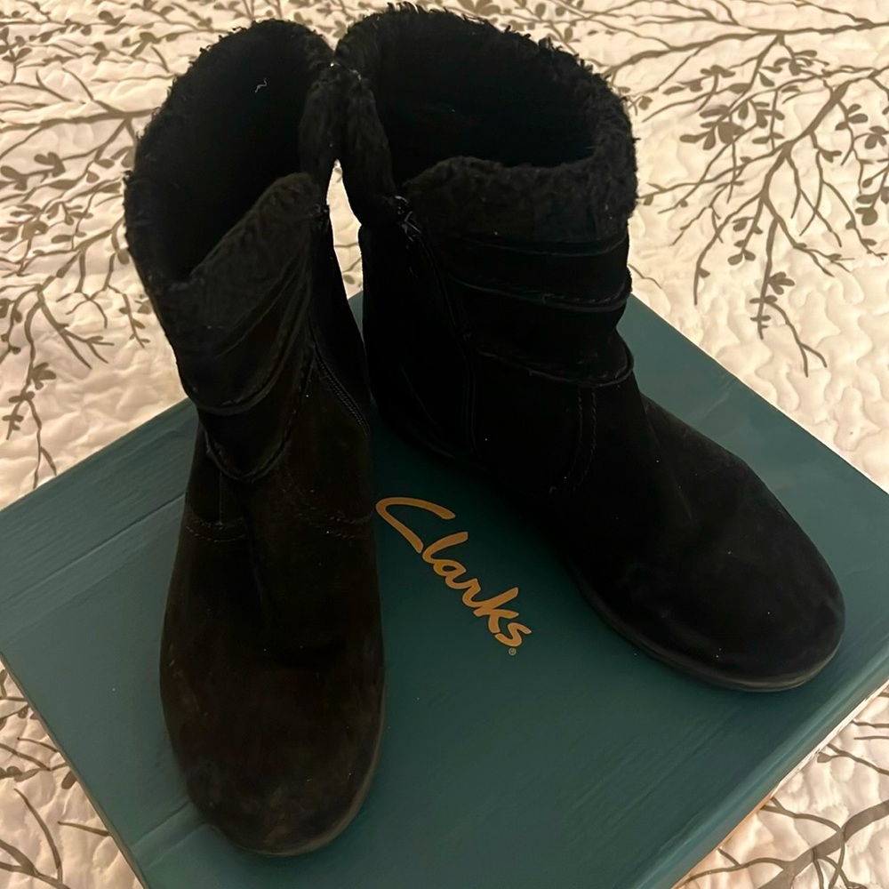 Clarks Shoes Womens 8 M Black Sheba Newton Suede Side Zip.